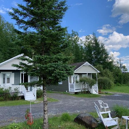 Motel & Chalets --Shefford-Waterloo- Habitation Forest Buitenkant foto