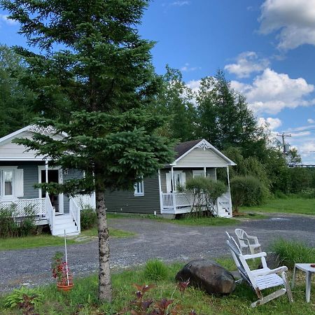 Motel & Chalets --Shefford-Waterloo- Habitation Forest Buitenkant foto