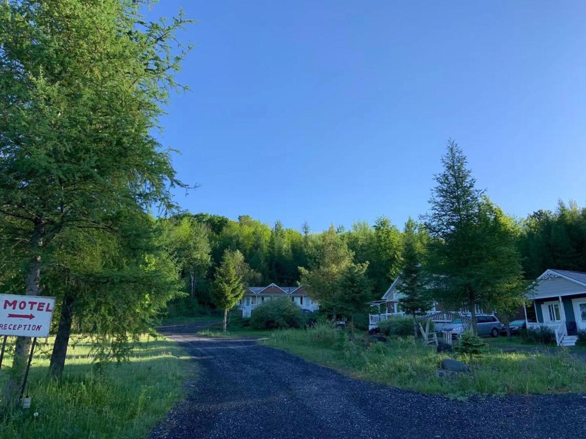 Motel & Chalets --Shefford-Waterloo- Habitation Forest Buitenkant foto