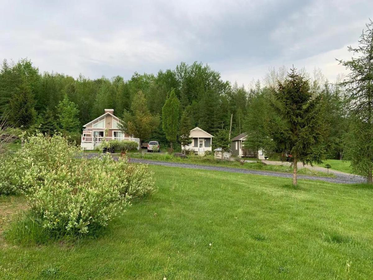 Motel & Chalets --Shefford-Waterloo- Habitation Forest Buitenkant foto