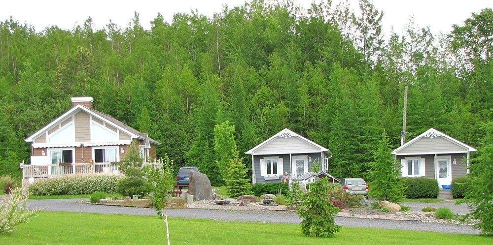 Motel & Chalets --Shefford-Waterloo- Habitation Forest Buitenkant foto
